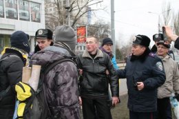 Активистов Евромайдана забросали яйцами в Донецке