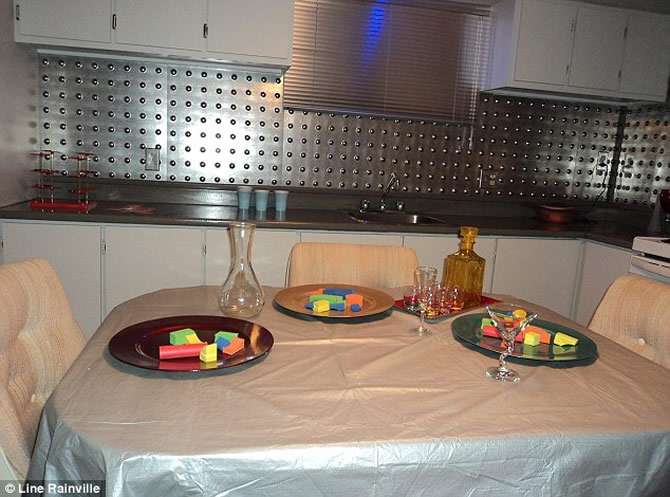 Поклонница сериала «Звездный путь: Энтерпрайз» превратила свой дом в звездолет (ФОТО) Поклонница сериала «Звездный путь: Энтерпрайз» превратила свой дом в звездолет (ФОТО)