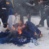 В Коломые молятся и громят офисы ПР