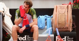 Триумфатор Уимблдона покидает турнир в Дохе