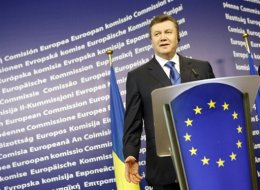 По мнению эксперта, договор об ассоциации с ЕС Янукович все-таки подпишет