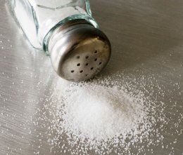Американские диетологи назвали соль врагом номер один для худеющих