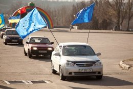 Активисты Евромайдана двинулись автоколонной на Межигорье