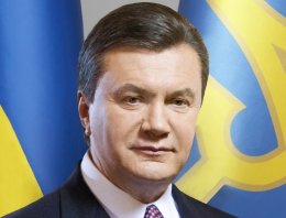 Янукович со своей свитой посетил литургию в Лавре