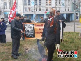 В Крыму сожгли чучело Бандеры (ФОТО)