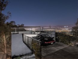 Дизайнерская вилла с парковкой на крыше (ФОТО)