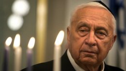 Скончавшегося экс-премьера Ариэля Шарона похоронят на ферме