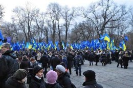 Антимайдановцы в Мариинском парке обращаются к медикам за успокоительным