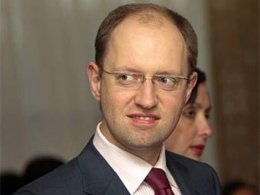 Яценюк требует от Пшонки открыть криминальное дело против Минкультуры