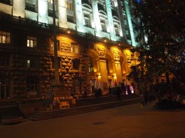 Здание КГГА чиновники обходят десятой дорогой