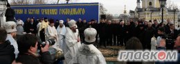 Янукович приказал охране снять кордоны в Лавре и дать людям набрать воды (ФОТО)
