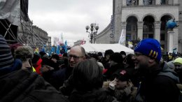 Евромайдан освистал лидеров оппозиции