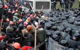 В ходе столкновений с митингующими стражи порядка нарушили пятую статью Конституции