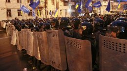 Военный эксперт считает, что в Украине реализуют сценарий разжигания гражданской войны