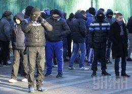 Представители самообороны Майдана задержали группу «титушек» (ВИДЕО)