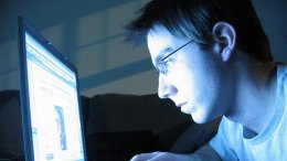 Люди с депрессией быстрее становятся зависимыми от Интернета