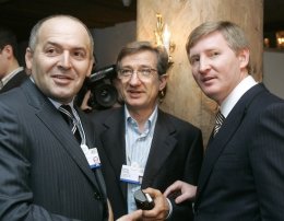 В Евросоюзе хотят проверить банковские счета украинских олигархов