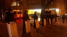 В Кривом Роге активисты пытаются не пустить в Киев автобусы с силовиками