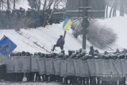 Силовики на улице Грушевского пошли на диалог с протестующими