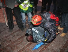 МВД угрожает митингующим принять меры по освобождению захваченных милиционеров