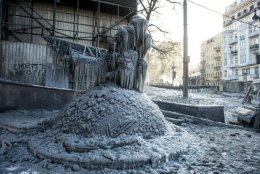 Болельщики "Динамо" спасли памятник Лобановскому