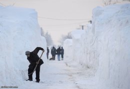 Румынская армия борется со снегом