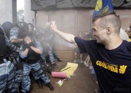 Митингующме собираются делать две революции