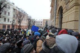 Драка под стенами Днепропетровской ОГА: есть раненые и задержанные