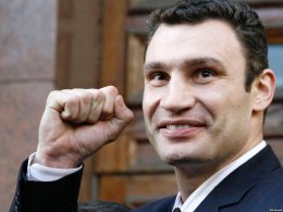 Виталий Кличко считает, что Азаров подал в отставку чтобы "сохранить лицо"