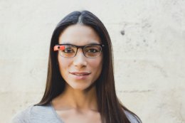 Компания Google выпустила оправы для цифровых очков Glass (ВИДЕО)
