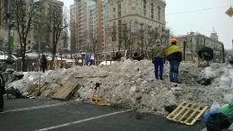 Митингующие сыграют в футбол с милиционерами