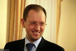 Яценюк утверждает, что Янукович готовится подписать указ о ЧП