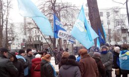 Сторонники власти в Мариинском парке не пустили журналиста на свой митинг (ВИДЕО)