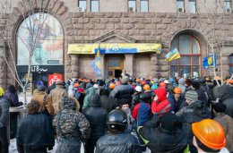 Здание Минагрополитики на Крещатике в эпицентре событий (ВИДЕО)