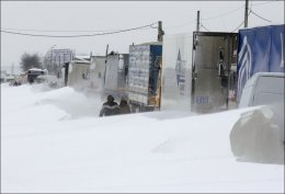 Сложные погодные условия привели к образованию заторов на автодорогах Украины