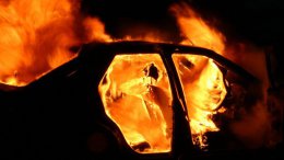 В Киеве жгут машины со львовскими номерами (ВИДЕО)
