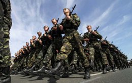 Армия призвала Януковича действовать безотлагательно (ВИДЕО)