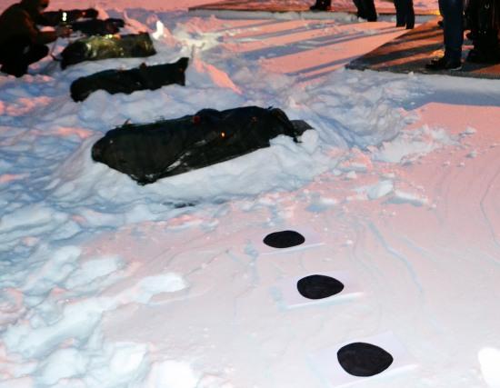 Возле здания Днепропетровского горсовета активисты соорудили надгробия (ФОТО)