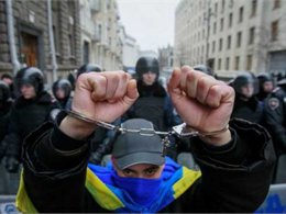Майдан замер на грани между войной и миром