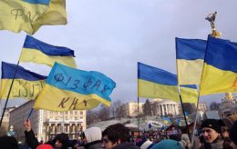 Несколько тысяч митингующих собрались на Майдане Незалежности