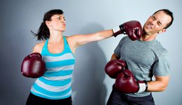 На Евромайдане сформировали женскую сотню самообороны