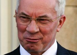 Азаров возвращается в Киев