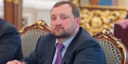 Арбузов объясняет падение гривны политической нестабильностью