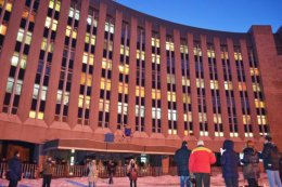 Возле здания Днепропетровского горсовета активисты соорудили надгробия (ФОТО)