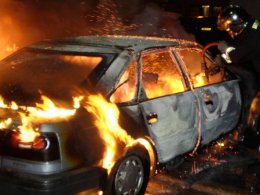 В Киеве продолжают сжигать авто со львовскими номерами (ВИДЕО)