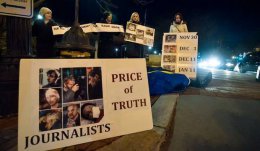 "Регионалов" Клюева и Бондаренко встретили в США акцией протеста (ФОТО)