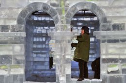 В Китае построили 20-этажный ледяной дворец (ФОТО)