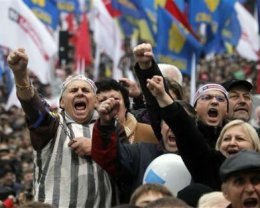 На главной площади страны 40% активистов выступают за применение силы