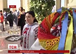 Украинцы угостили иностранцев салом и борщом с пампушками. Сочи-2014 (ВИДЕО)