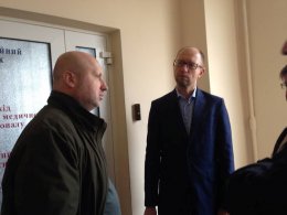 Яценюк и Турчинов приехали к Тимошенко